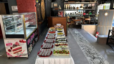 Chaplin Kültür Kafe'de açık büfe kahvaltı