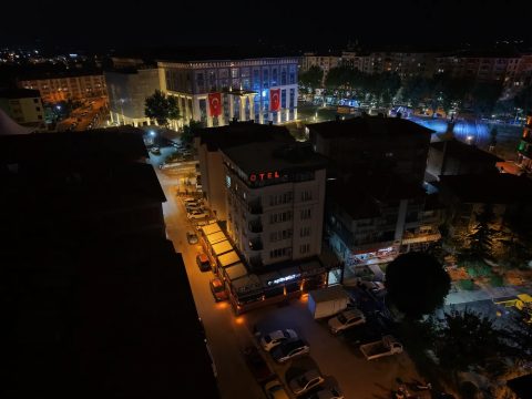 Kütahya Garden Otel'den gece şehir manzarası